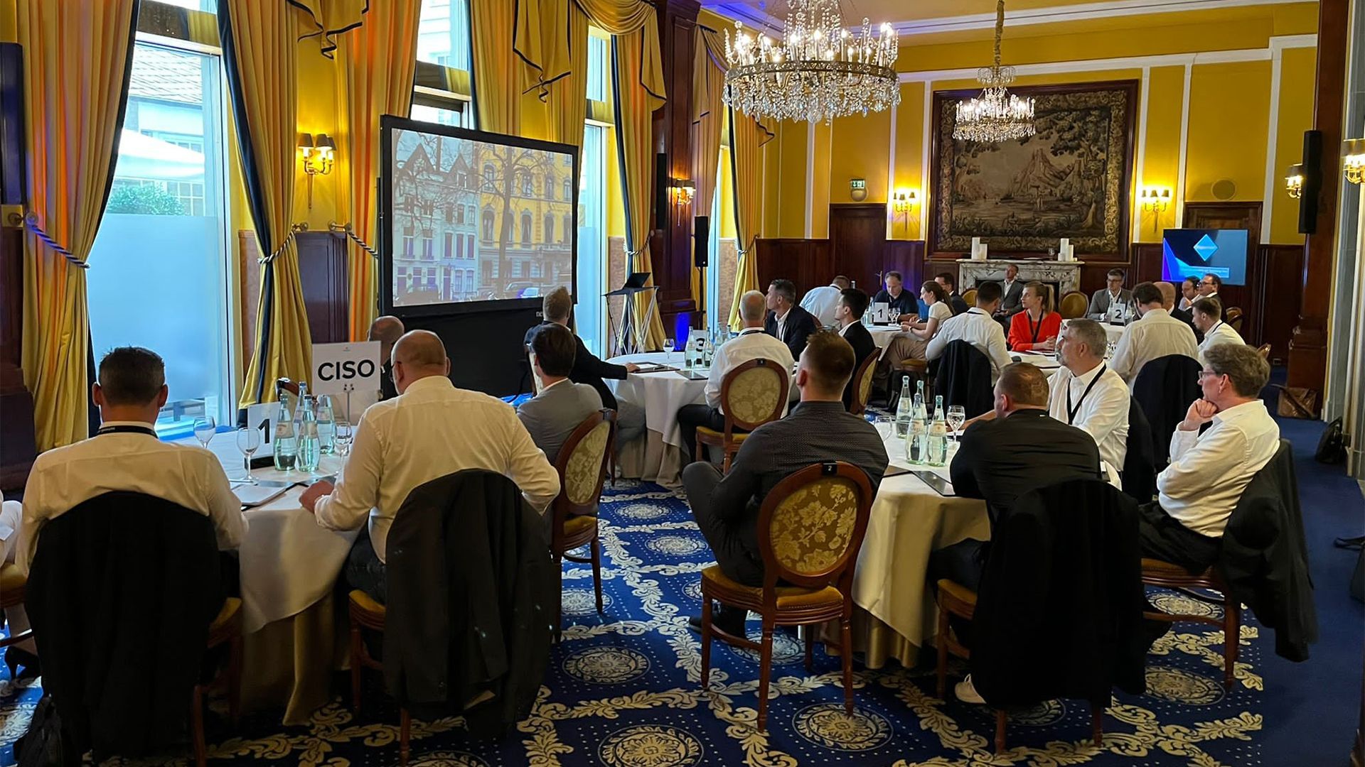 Think Tank discussion round of a Network Circle executive meeting